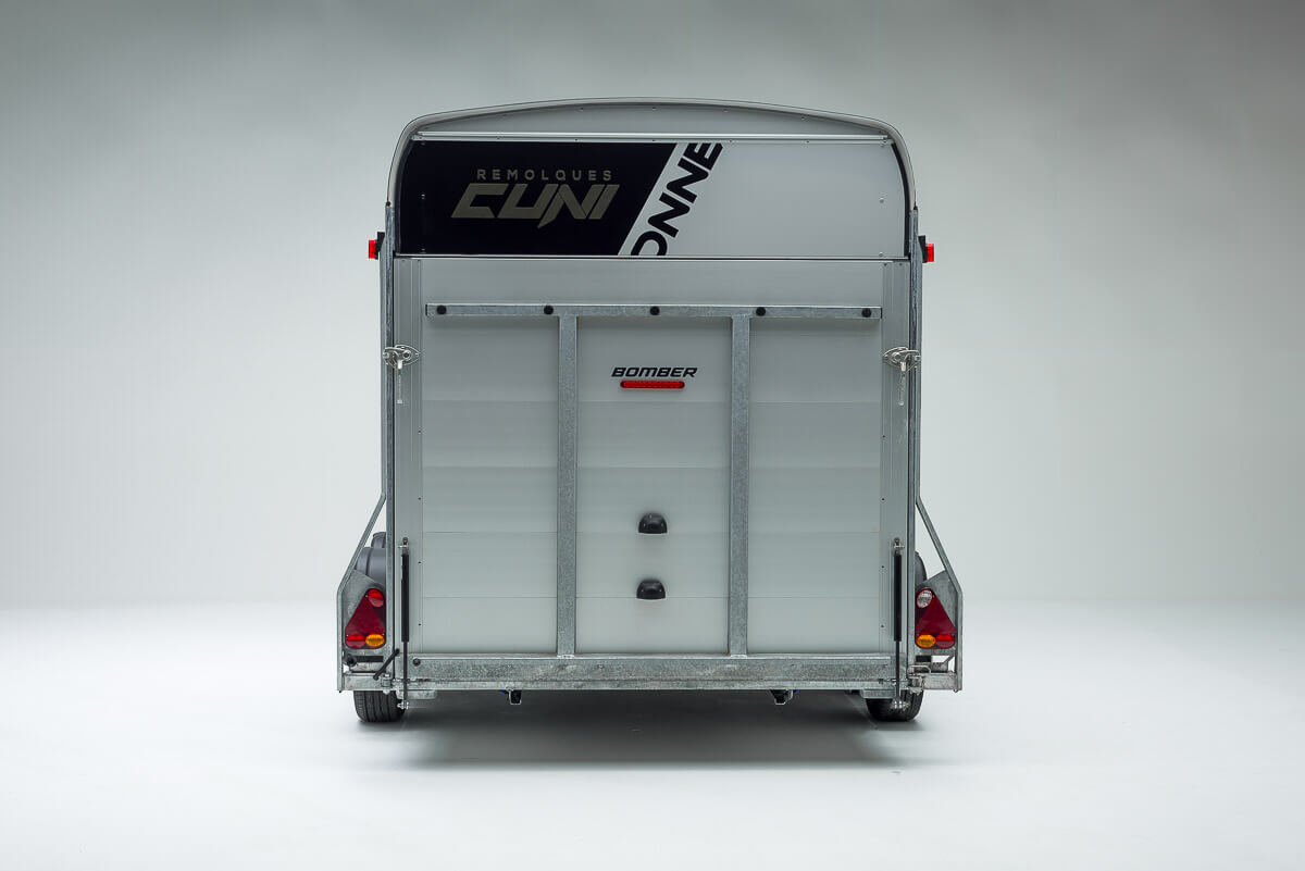 Remolque-de-fibra-ONNE-BOMBER-13.jpg