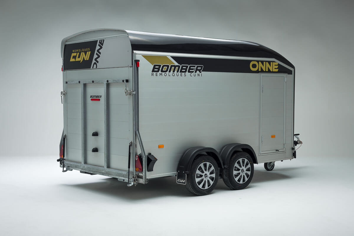Remolque-de-fibra-ONNE-BOMBER-16.jpg
