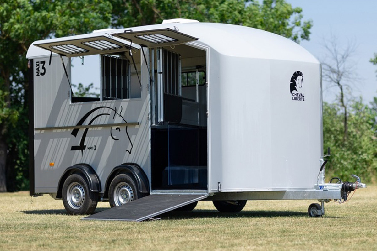 Remolque-de-caballos-maxi-3-para-3-caballos-3.jpg