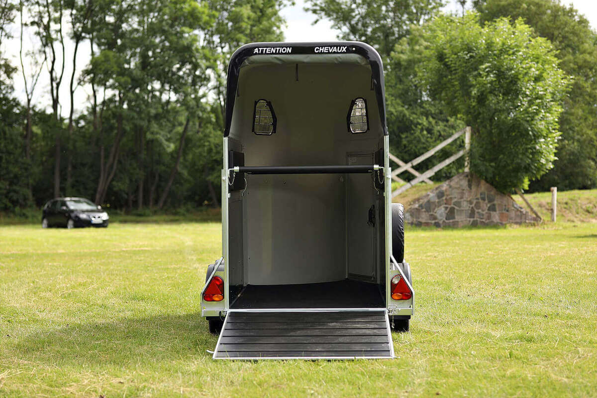 Remolque-para-1-caballo-y-medio-Gold-One-20.jpeg