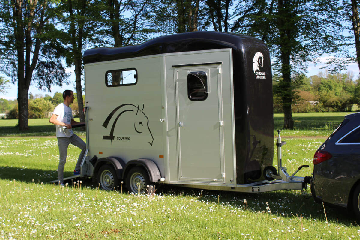 Remolque-para-1-caballo-y-medio-Touring-One-7.jpg