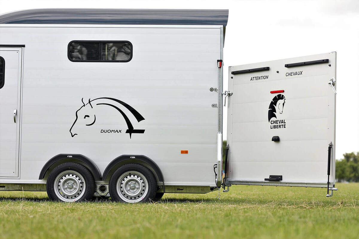 Remolque-para-2-caballos-Duomax-Maxi-2-8.jpeg