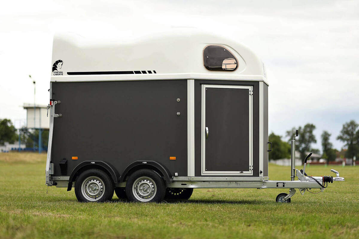 Remolque-para-2-caballos-Gold-First-3.jpeg