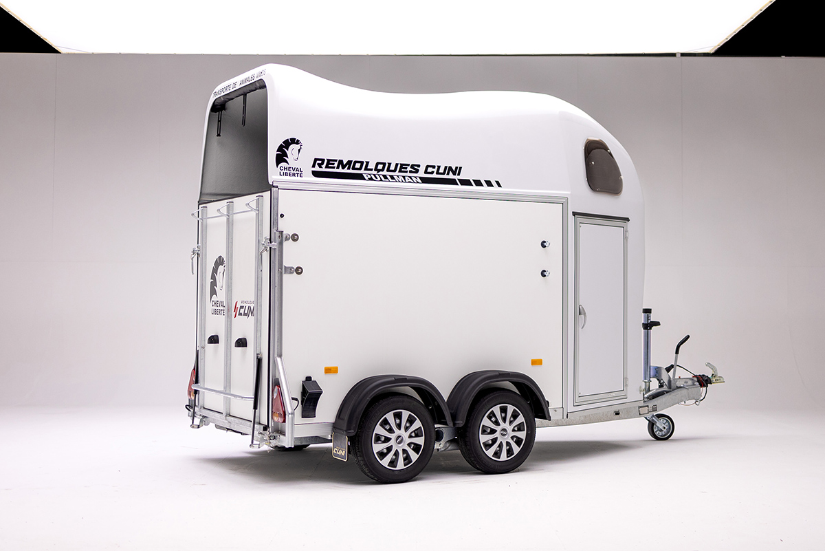 remolque-GOLD-ONE-cheval-liberte-1.jpg