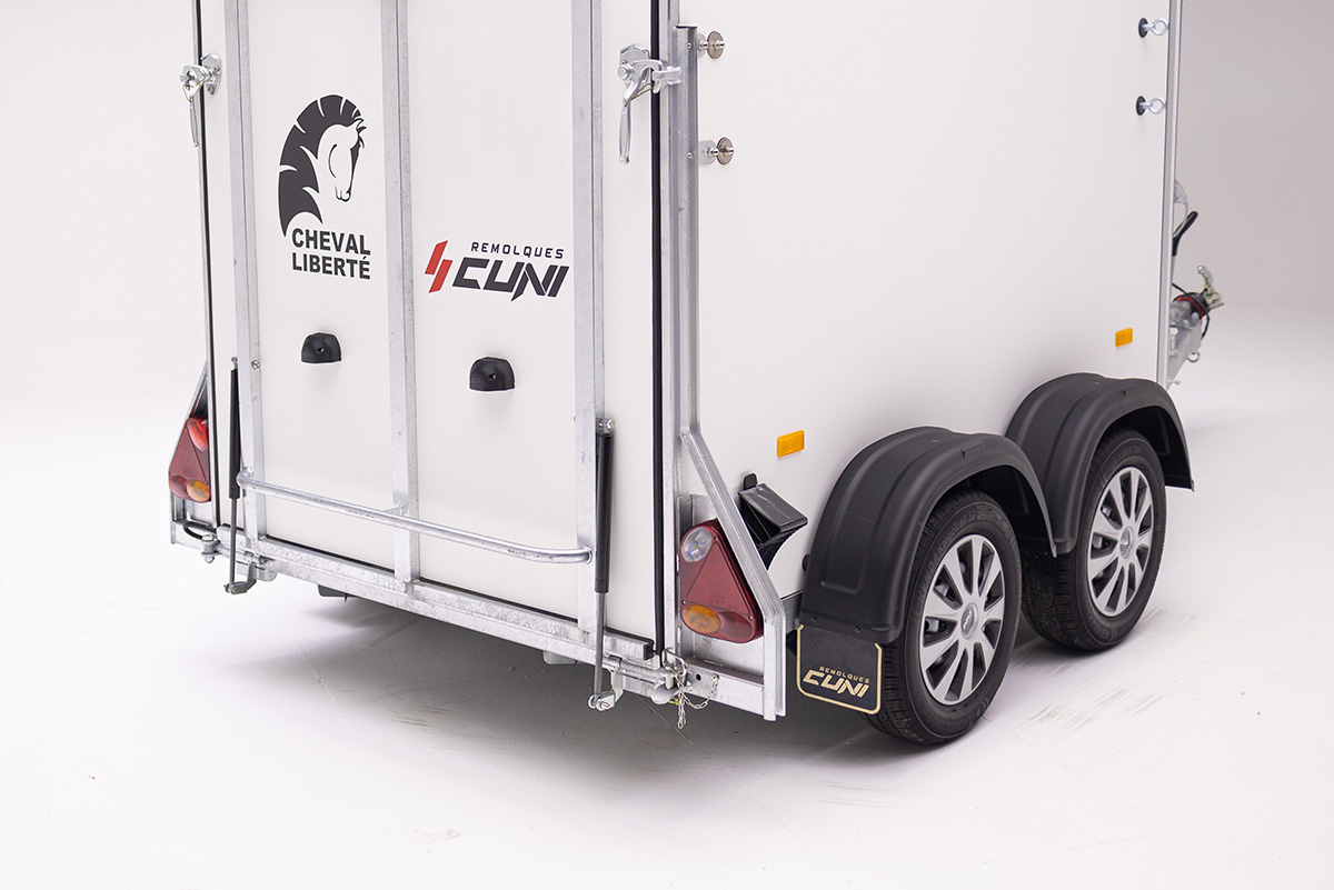 remolque-GOLD-ONE-cheval-liberte-3.jpg