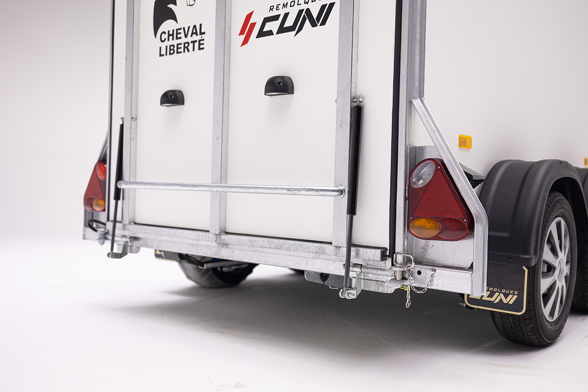remolque-GOLD-ONE-cheval-liberte-4.jpg