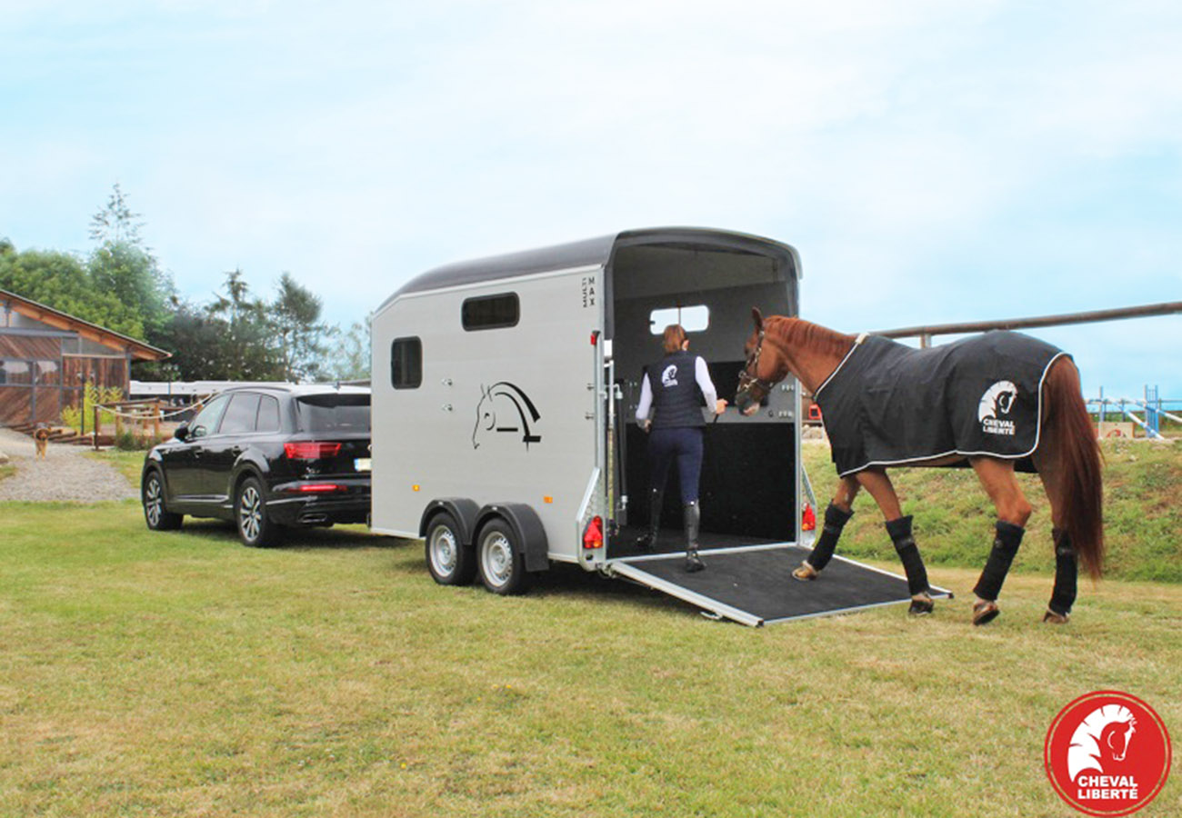 remolque-caballos-multimax-cheval-liberte-cuni-10.jpg