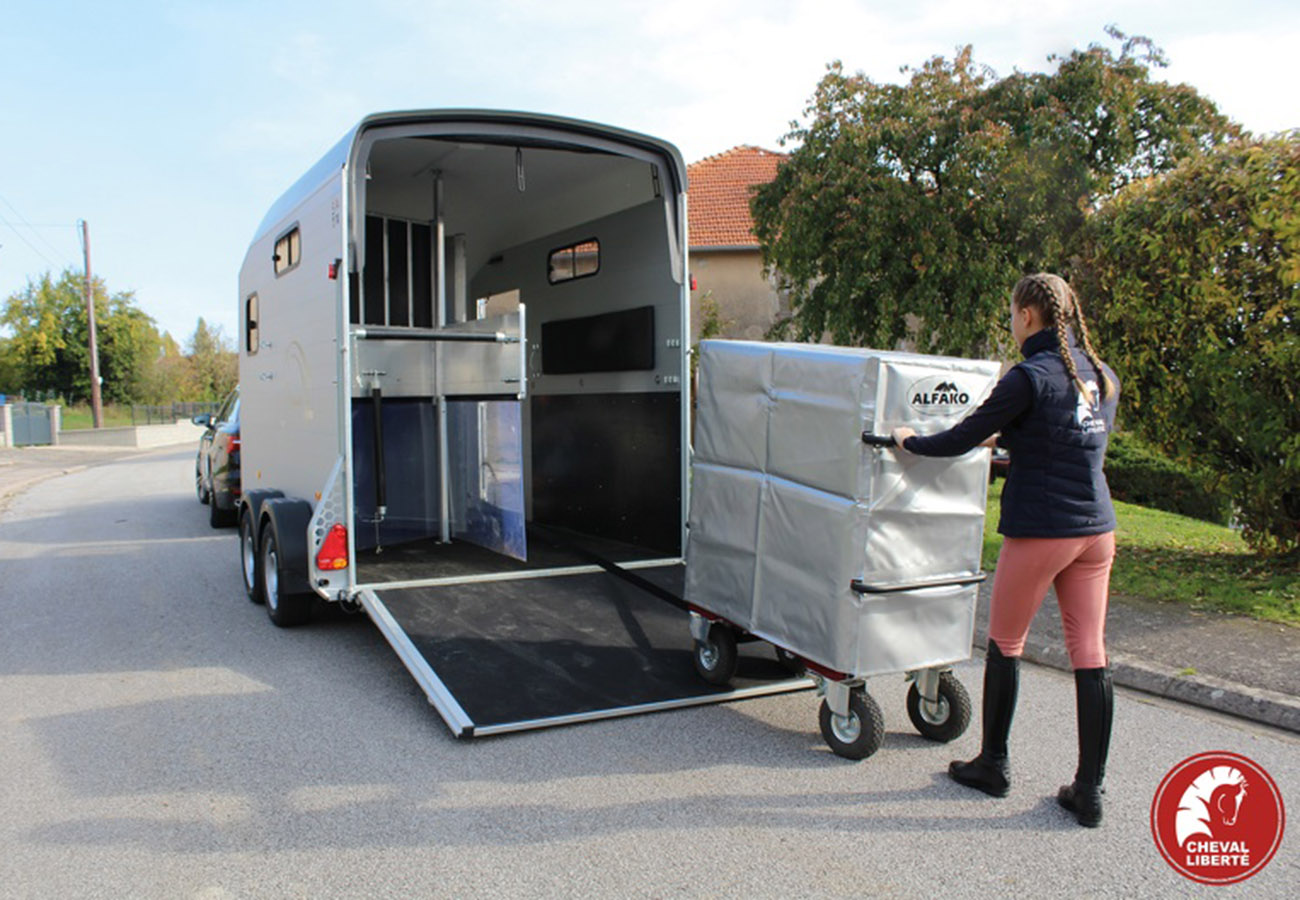 remolque-caballos-multimax-cheval-liberte-cuni-13.jpg