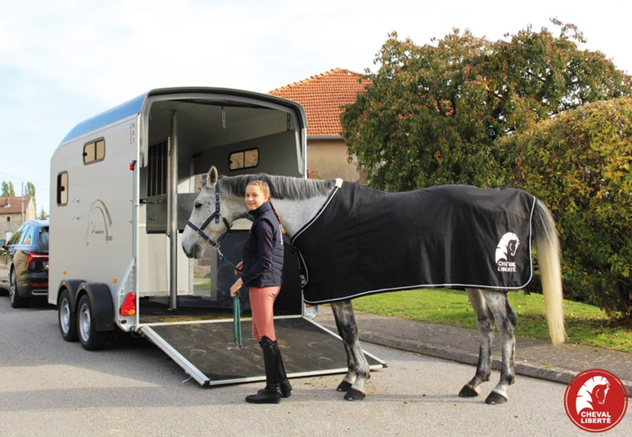 remolque-caballos-multimax-cheval-liberte-cuni-14.jpg
