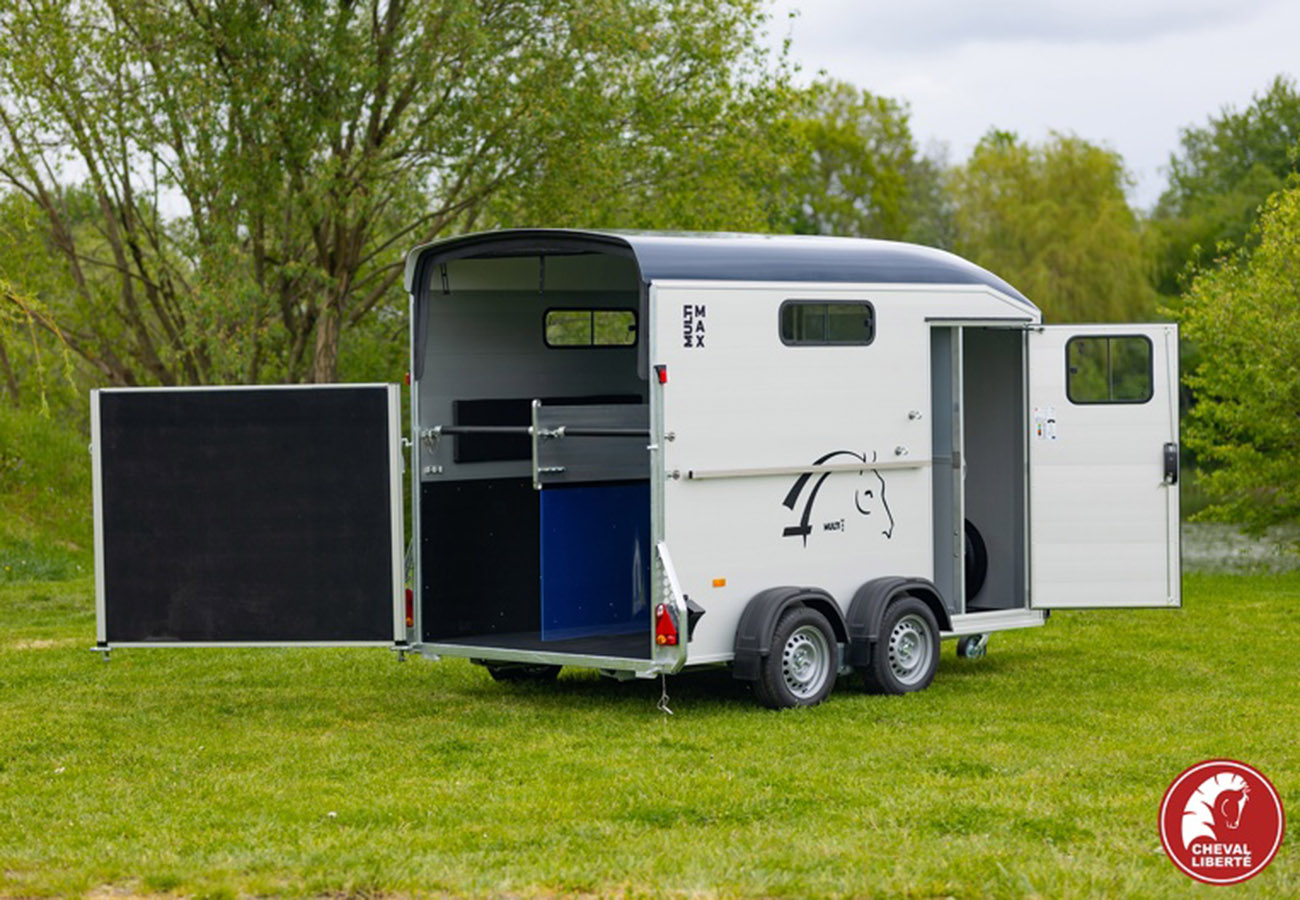 remolque-caballos-multimax-cheval-liberte-cuni-25.jpg