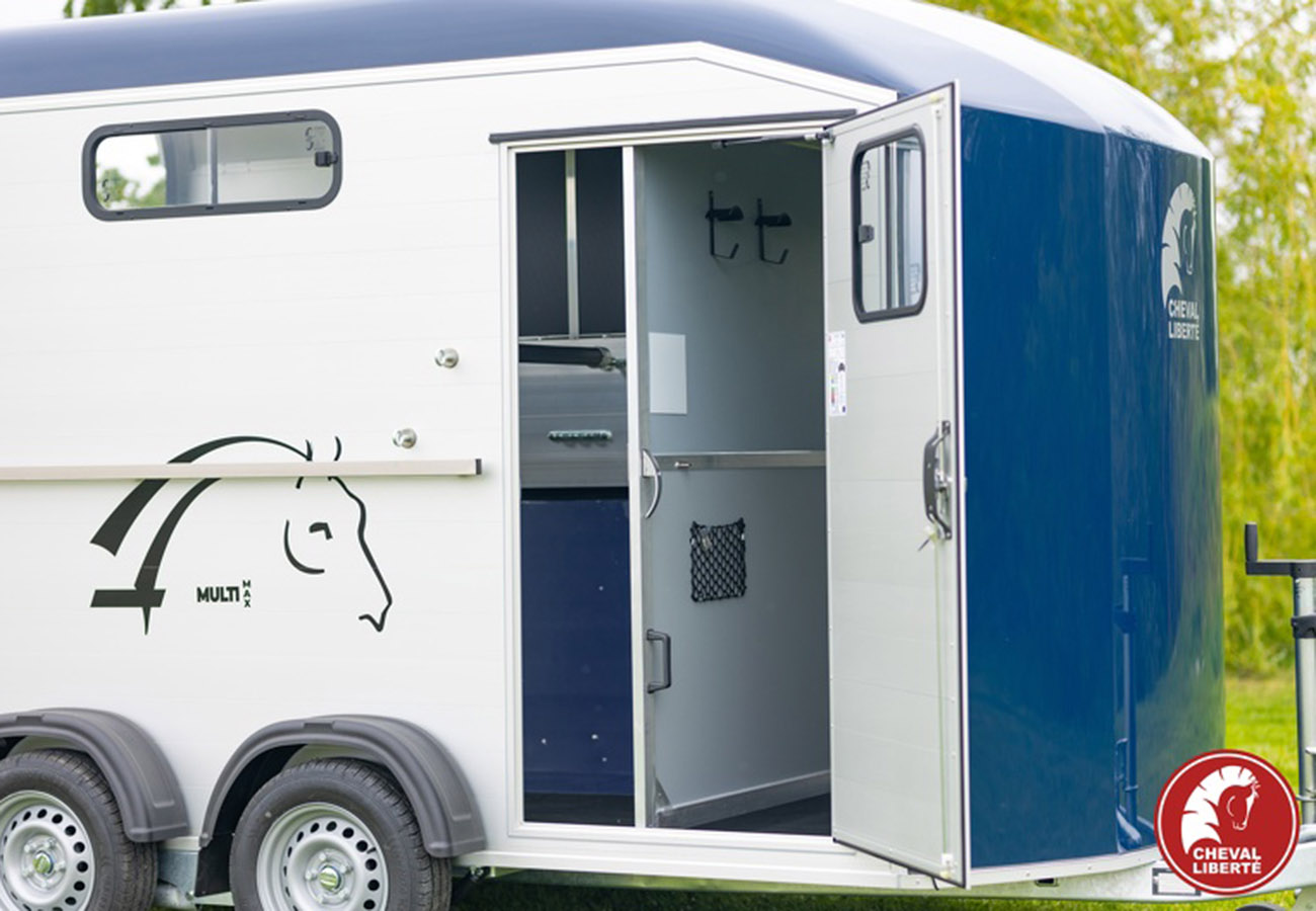remolque-caballos-multimax-cheval-liberte-cuni-26.jpg