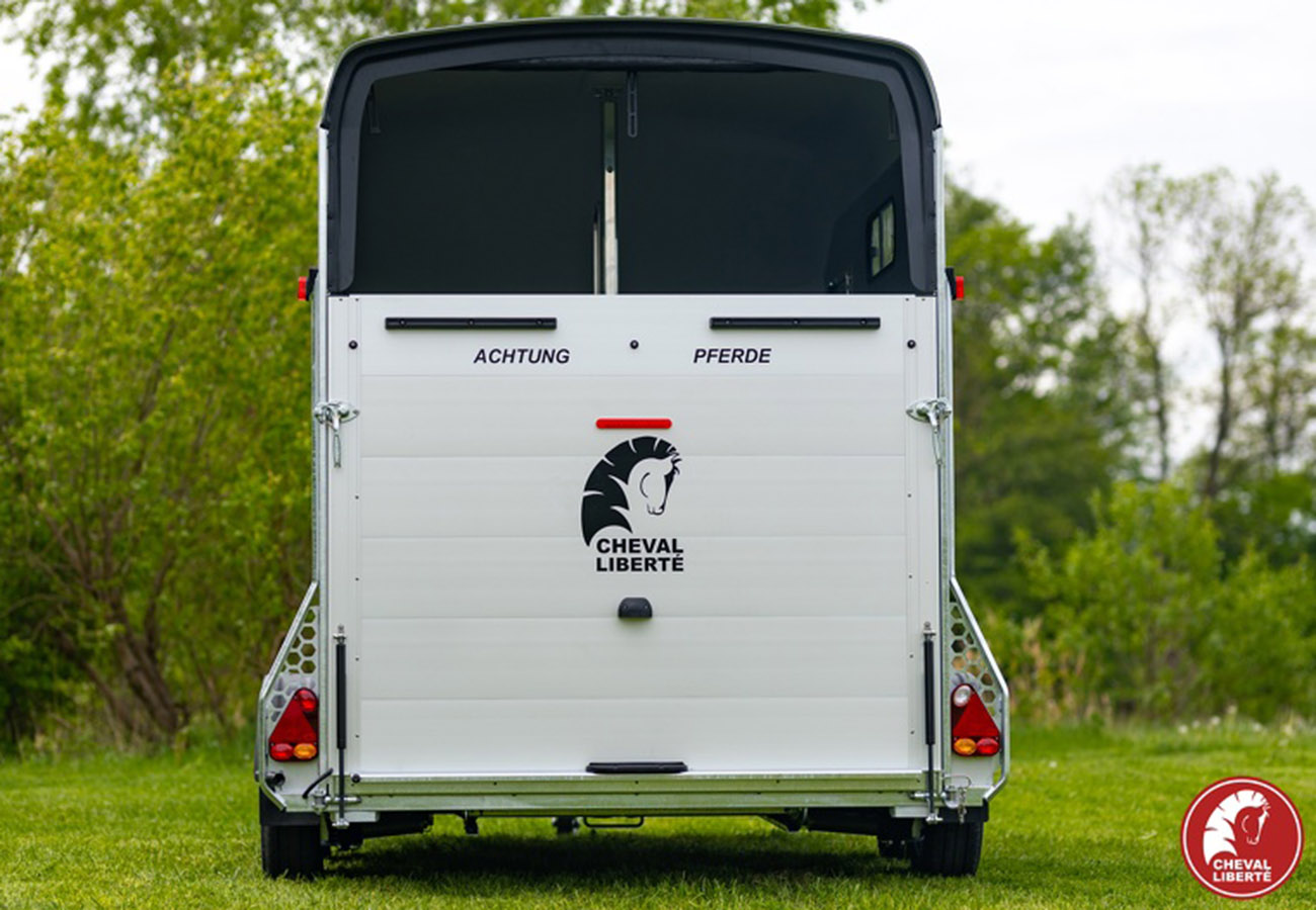 remolque-caballos-multimax-cheval-liberte-cuni-27.jpg