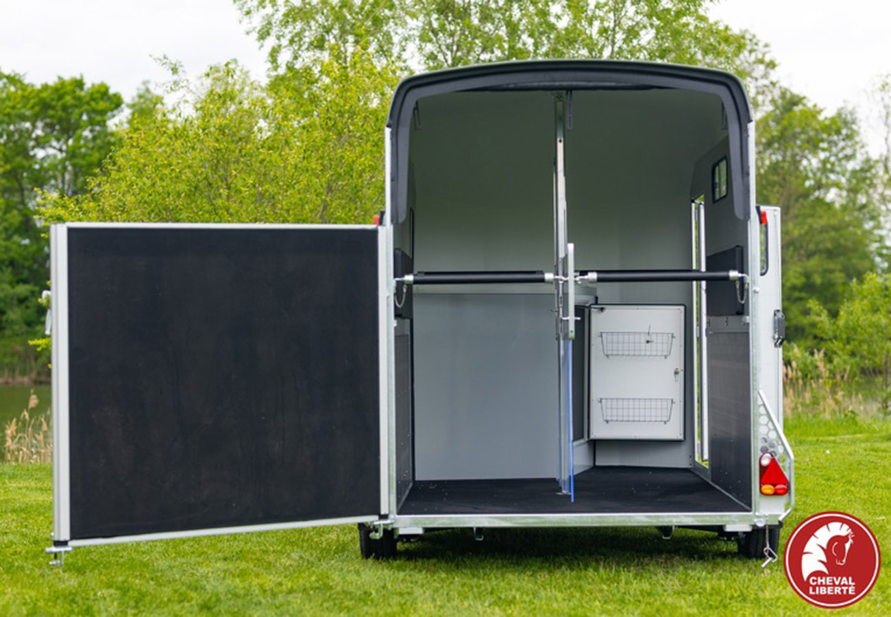 remolque-caballos-multimax-cheval-liberte-cuni-34.jpg