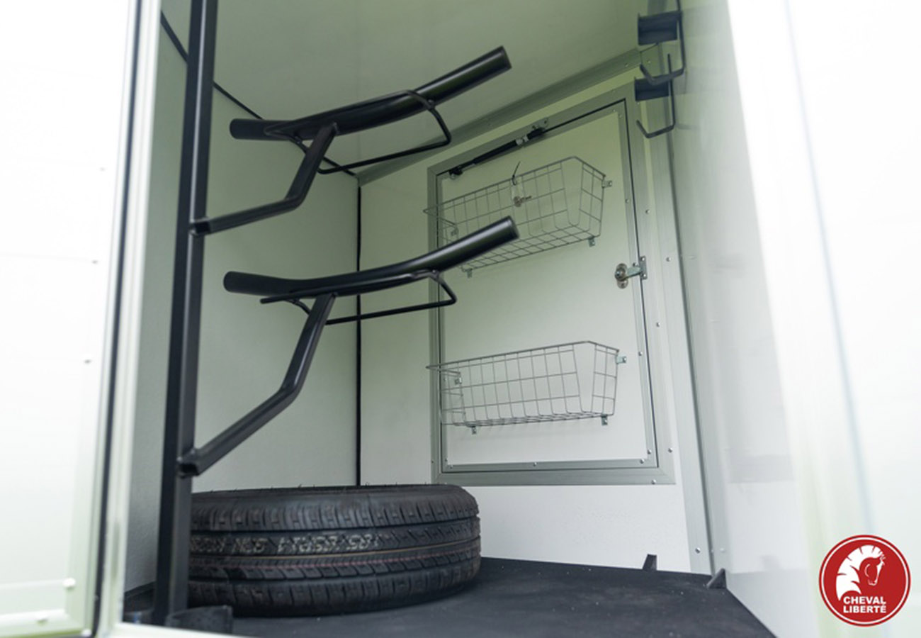 remolque-caballos-multimax-cheval-liberte-cuni-38.jpg