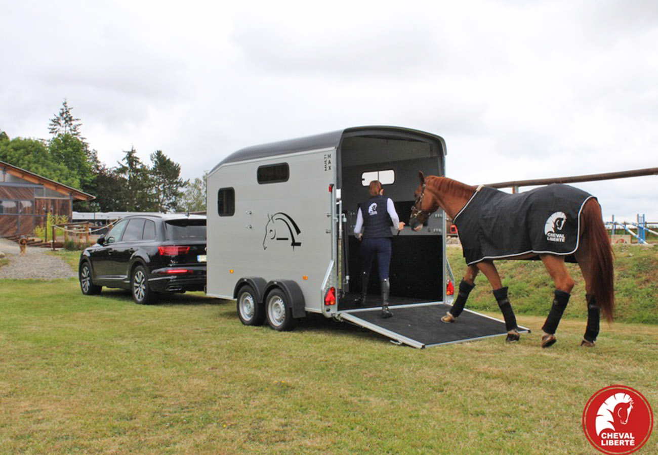 remolque-caballos-multimax-cheval-liberte-cuni-4.jpg