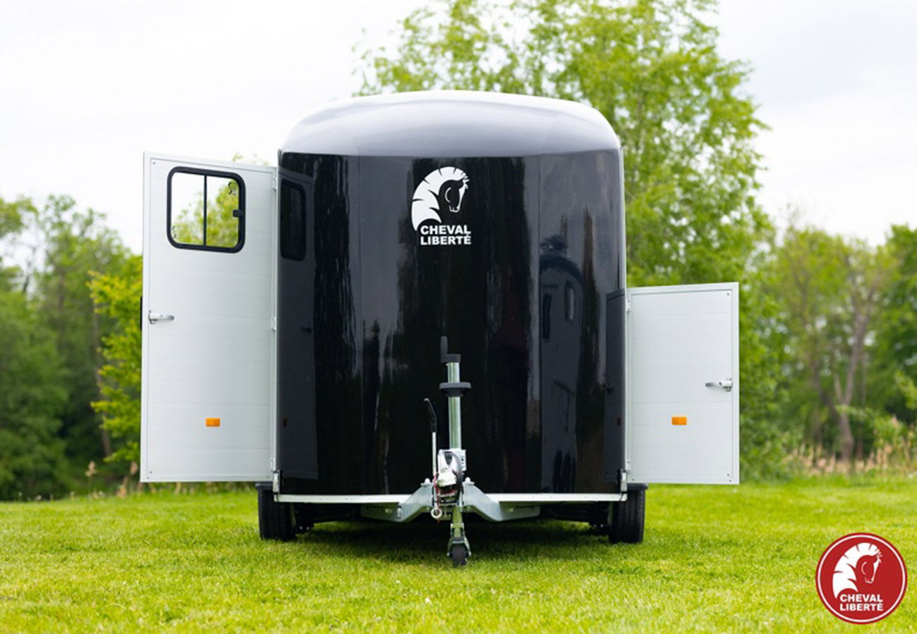 remolque-caballos-multimax-cheval-liberte-cuni-40.jpg