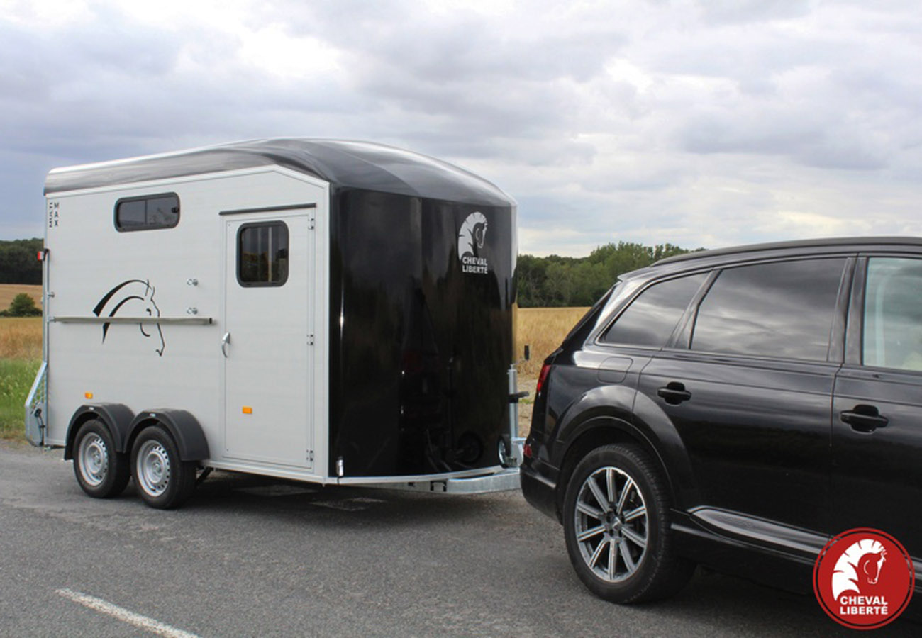remolque-caballos-multimax-cheval-liberte-cuni-9.jpg