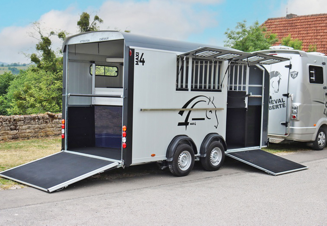 remolque-van-4-caballos-cheval-liberte-1.jpg