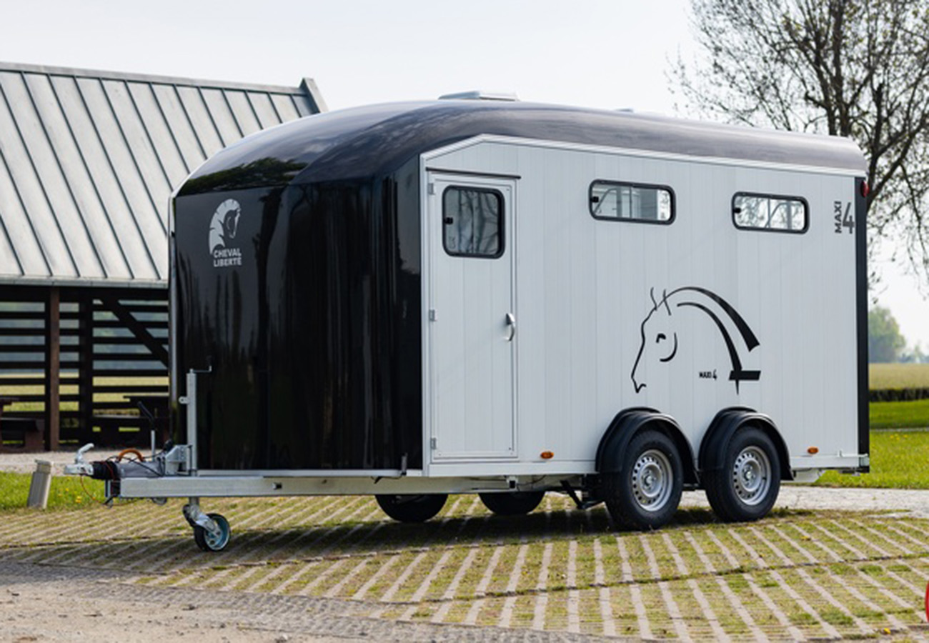 remolque-van-4-caballos-cheval-liberte-11.jpg