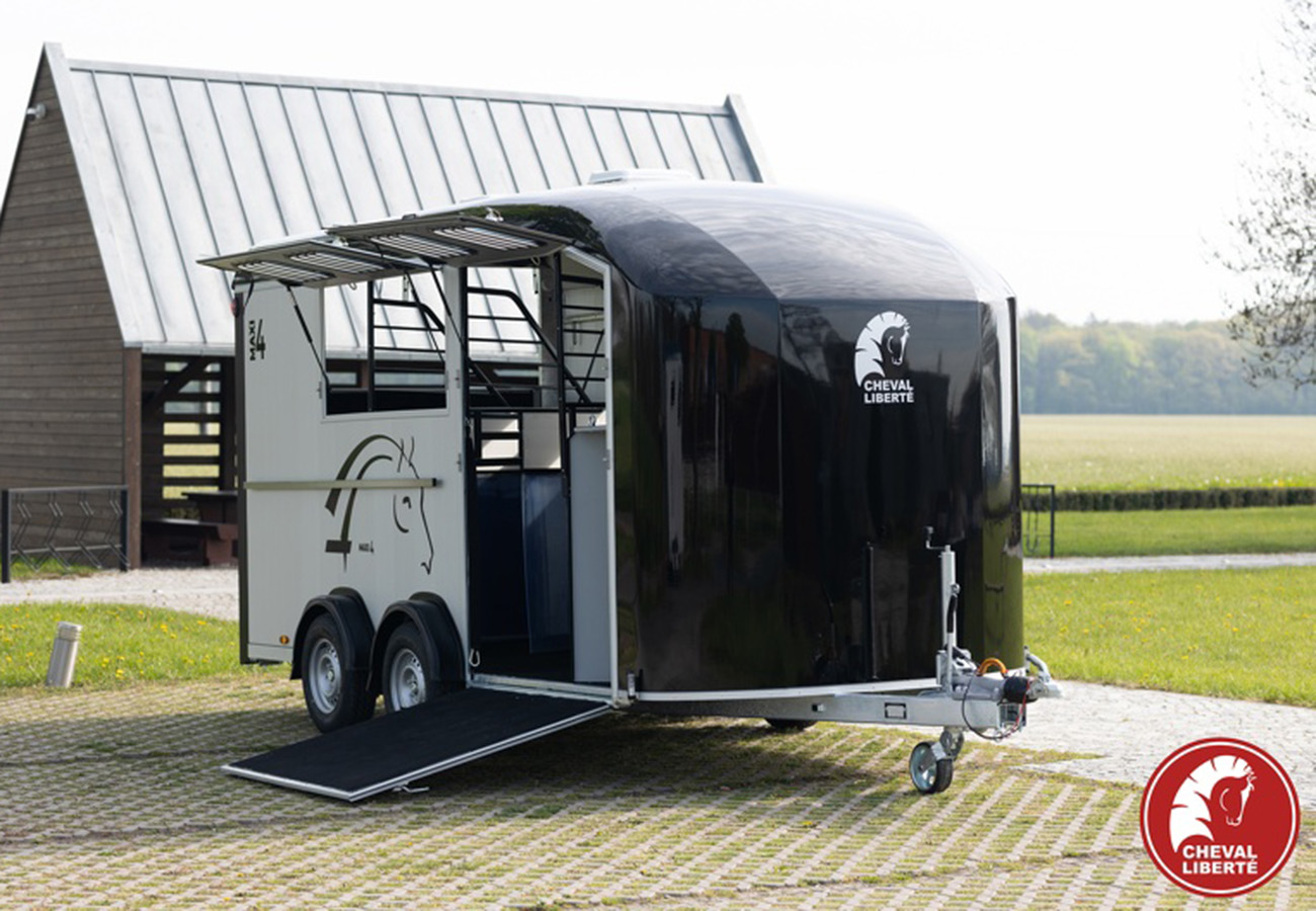 remolque-van-4-caballos-cheval-liberte-19.jpg