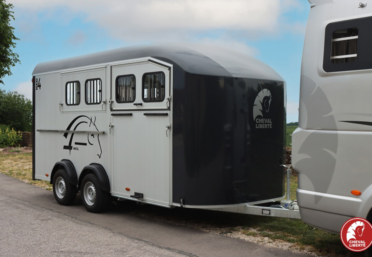 remolque-van-4-caballos-cheval-liberte-2.jpg