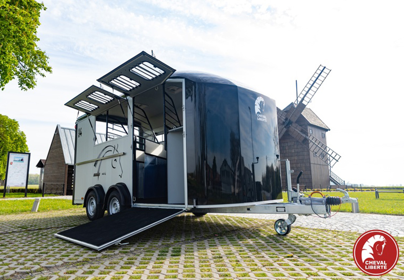remolque-van-4-caballos-cheval-liberte-21.jpg
