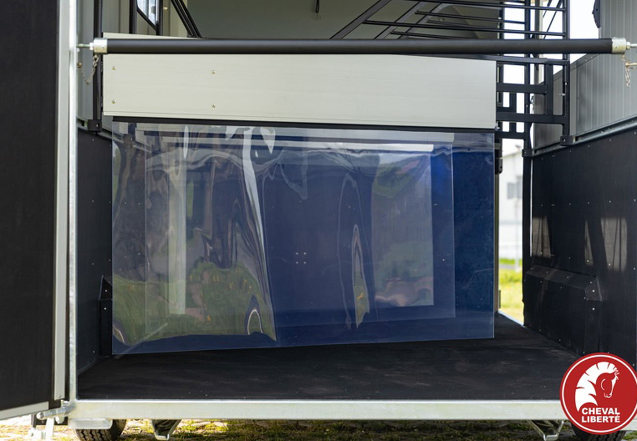 remolque-van-4-caballos-cheval-liberte-23.jpg