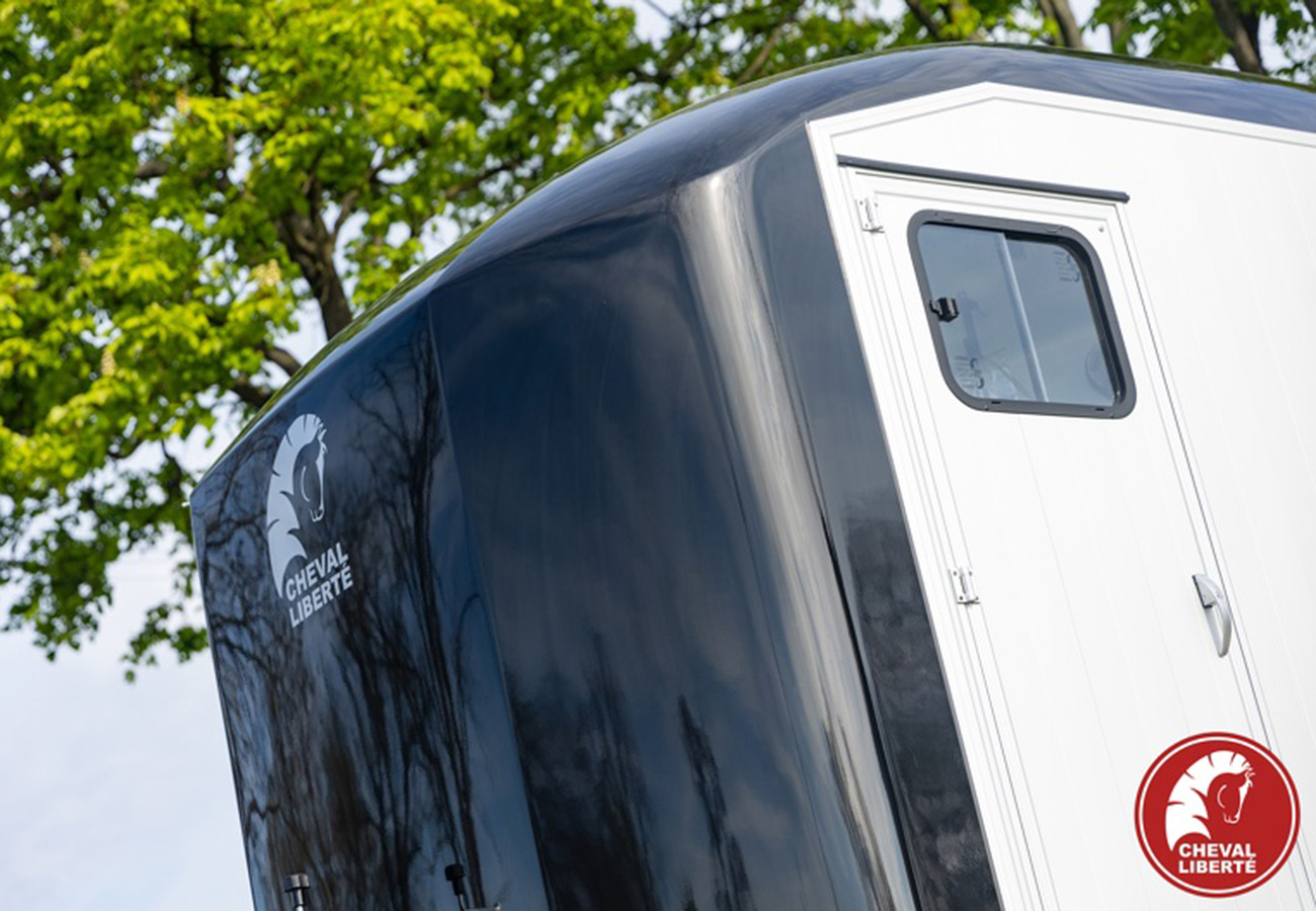 remolque-van-4-caballos-cheval-liberte-25.jpg