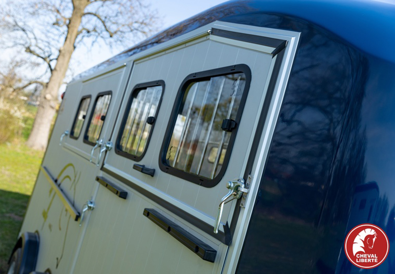remolque-van-4-caballos-cheval-liberte-30.jpg