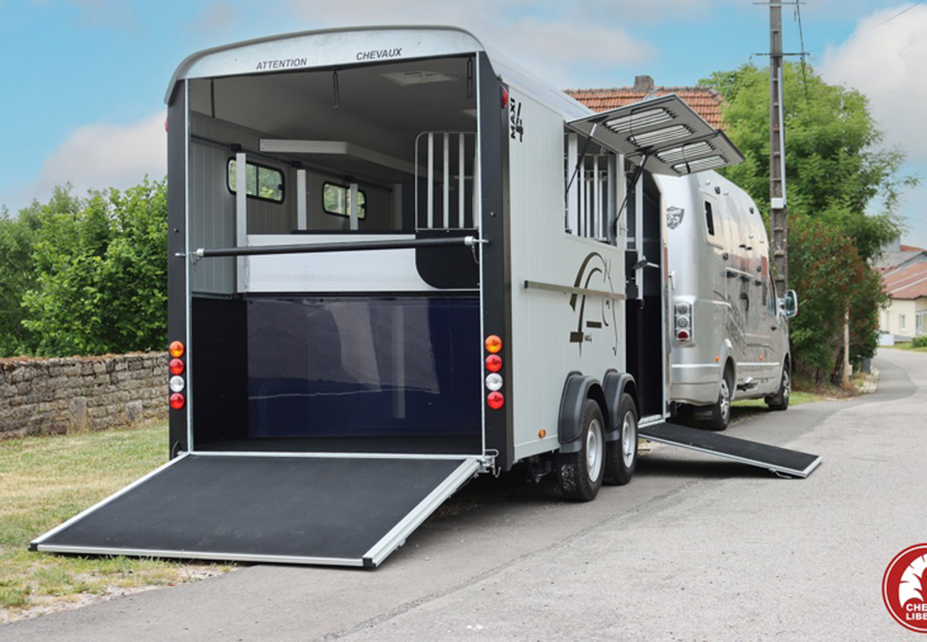 remolque-van-4-caballos-cheval-liberte-4.jpg
