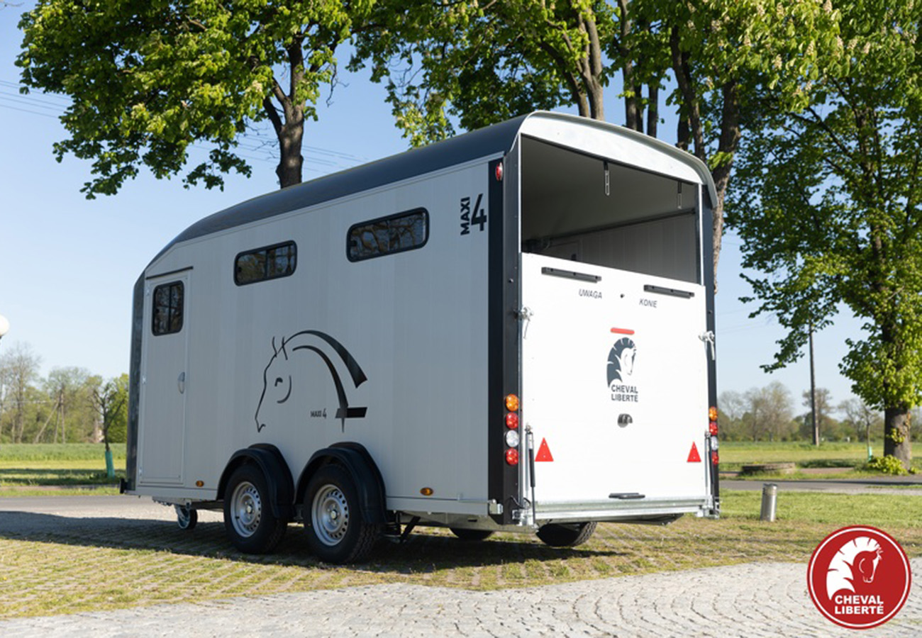 remolque-van-4-caballos-cheval-liberte-7.jpg