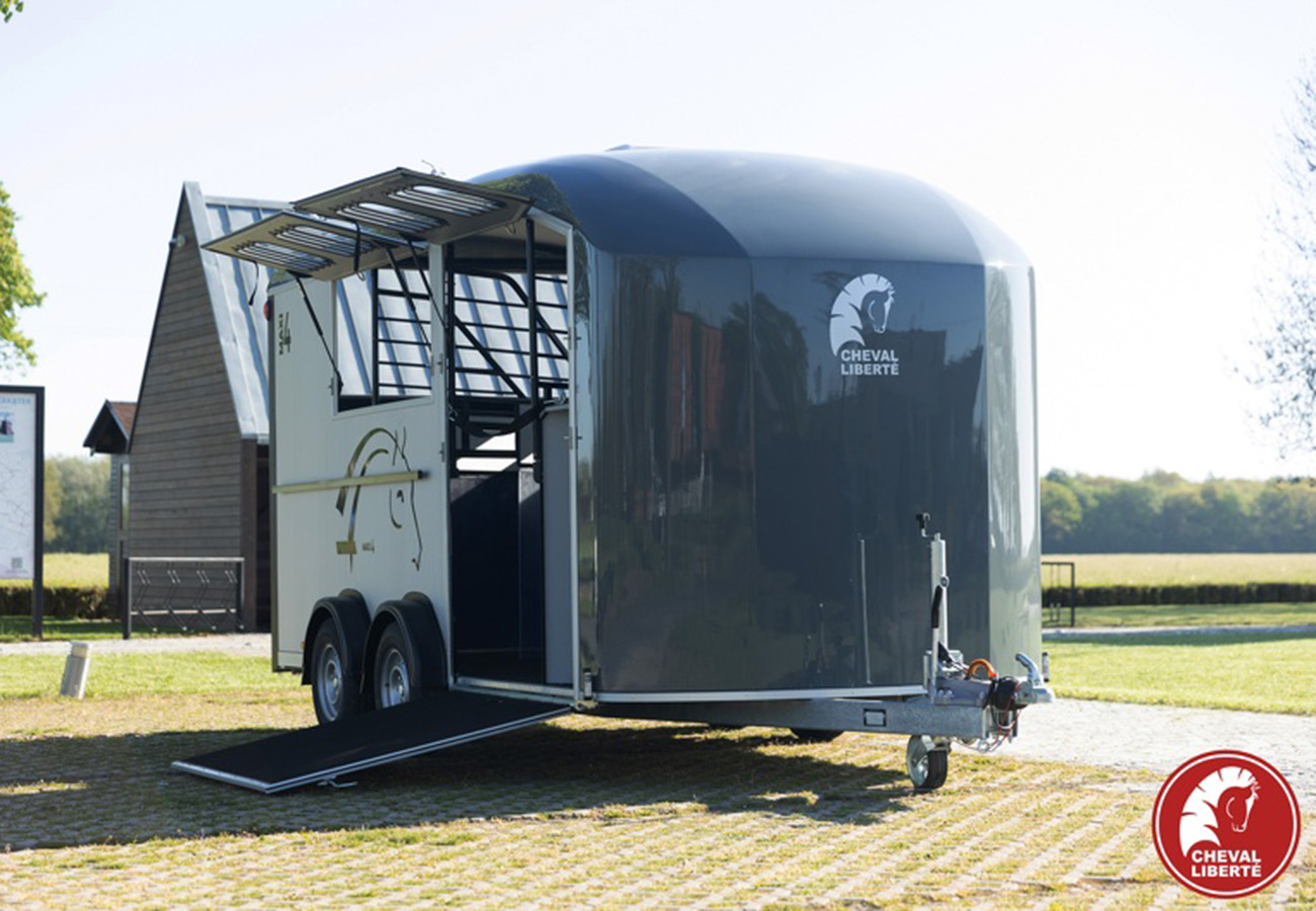 remolque-van-4-caballos-cheval-liberte-8.jpg