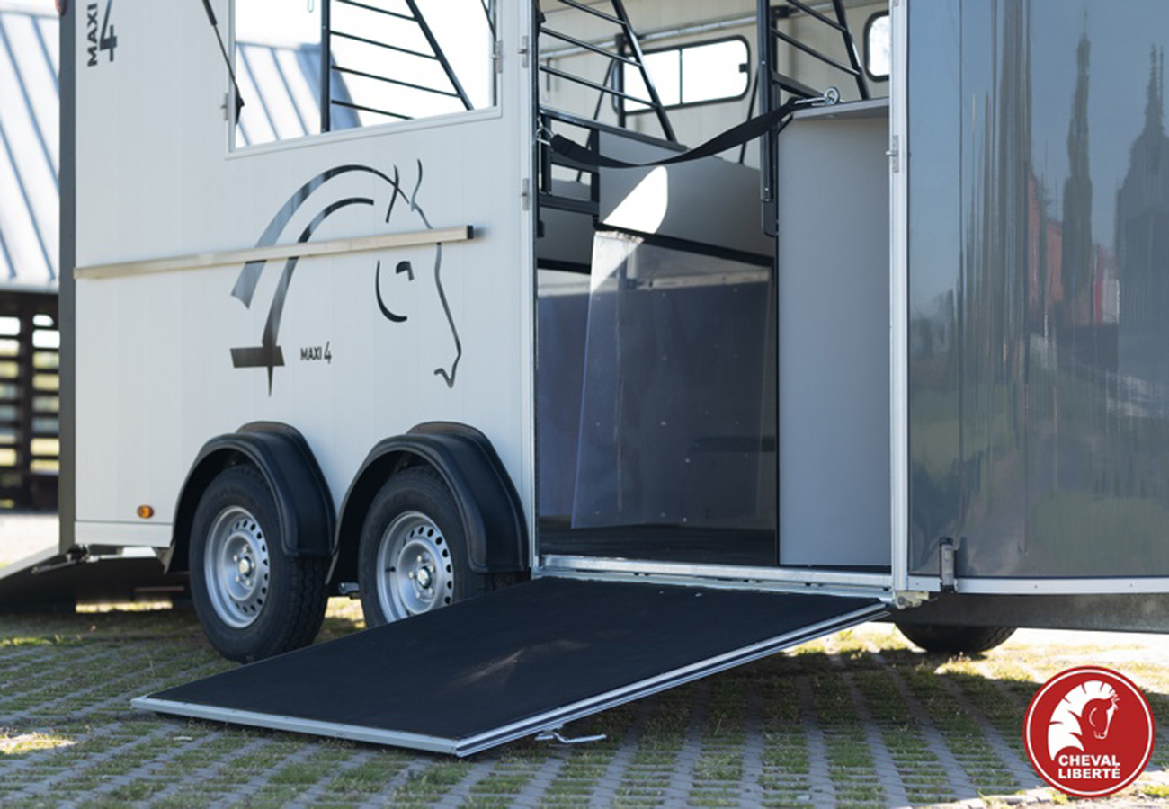 remolque-van-4-caballos-cheval-liberte-9.jpg