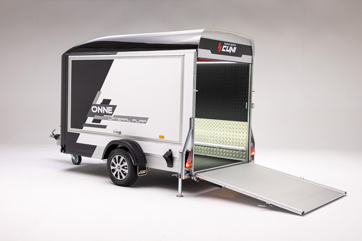 Remolque-motos-cerrado-onne-debon-lateral-flap-18.jpg