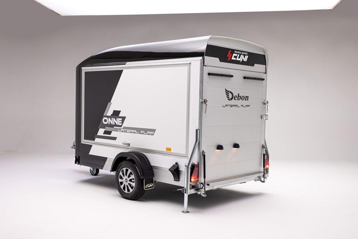 Remolque-motos-cerrado-onne-debon-lateral-flap-20.jpg