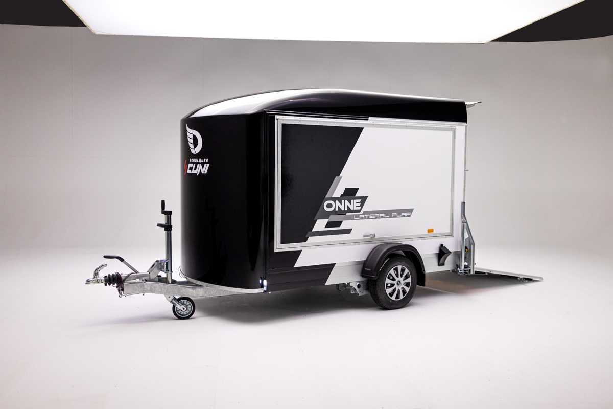 Remolque-motos-cerrado-onne-debon-lateral-flap-39.jpg