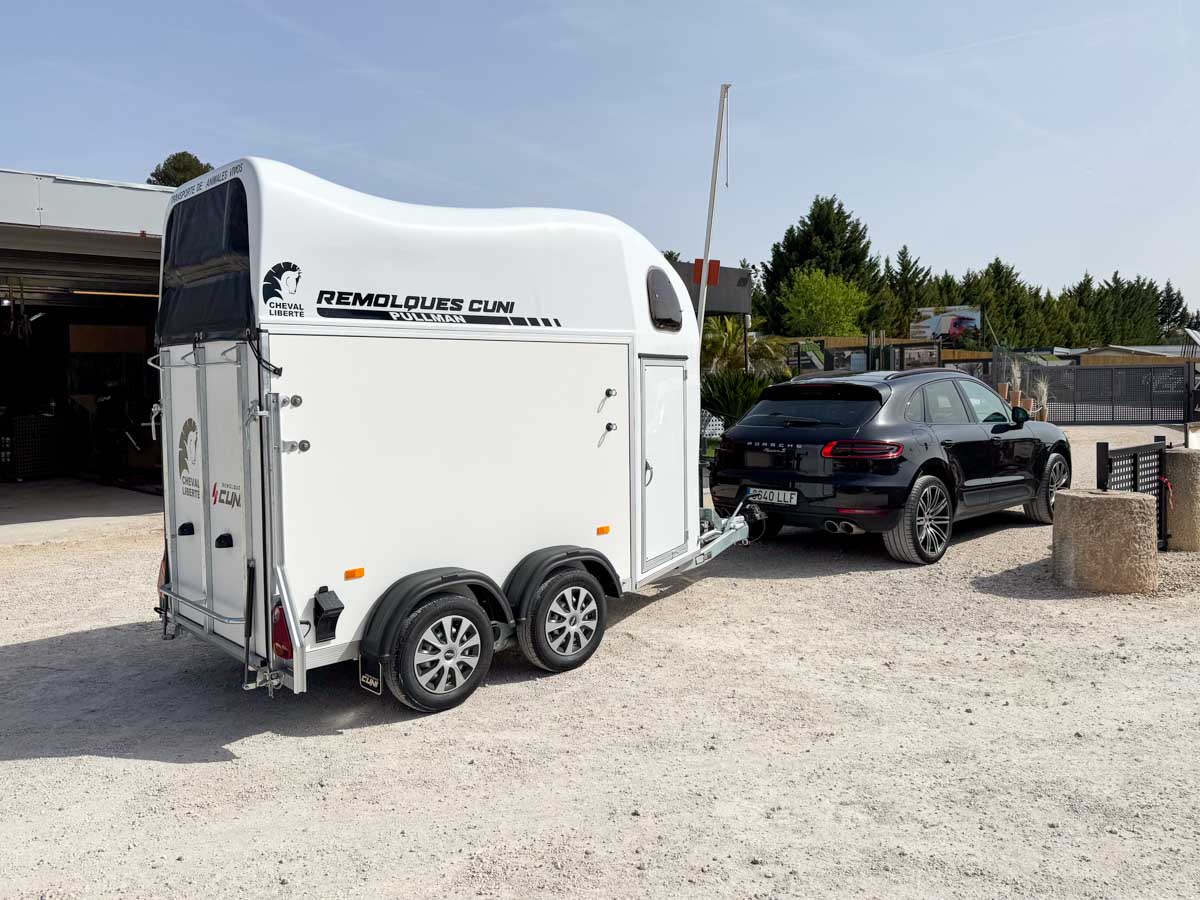 Remolque para un caballo y medio Cheval Liberte Gold ONE
