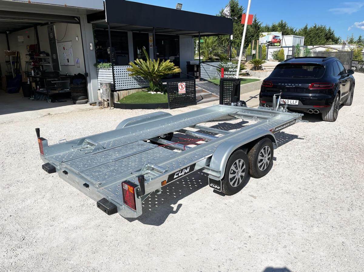 alquilar remolque portacoches lemans 2000 kg